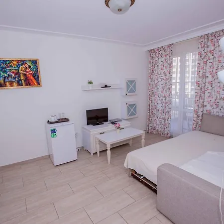 Отель The Step Family