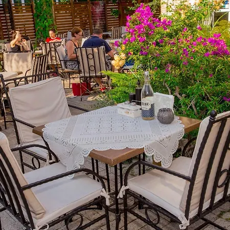 Отель The Step Family 2*