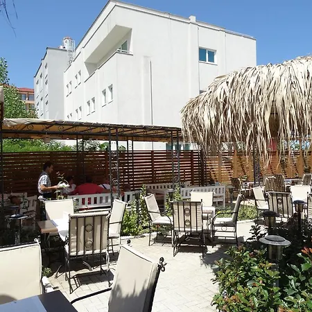 Отель The Step Family