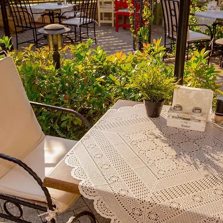 The Step Family Szálloda 2*