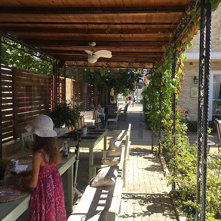 ホテル The Step Family 2*