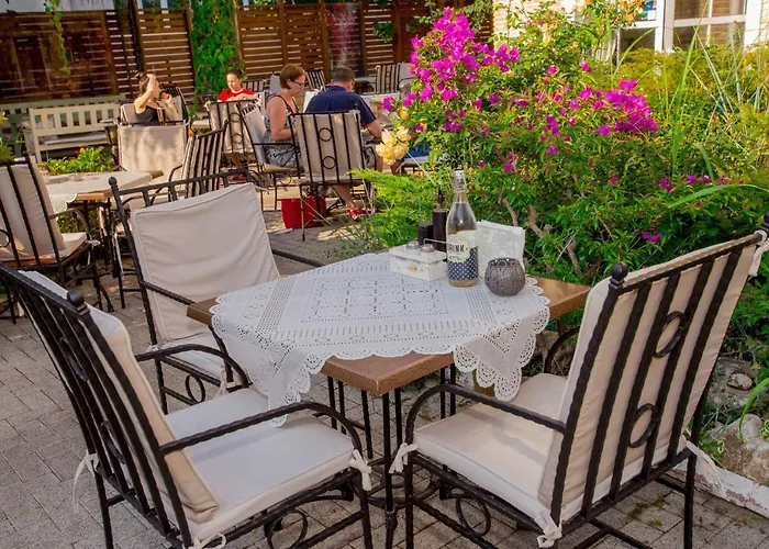 Hotell The Step Family 2*