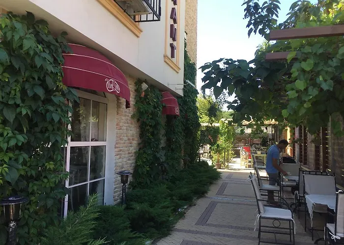 The Step Family Szálloda