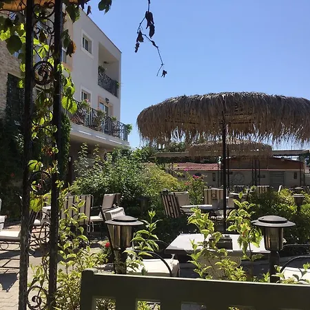 The Step Family Hotel 2*